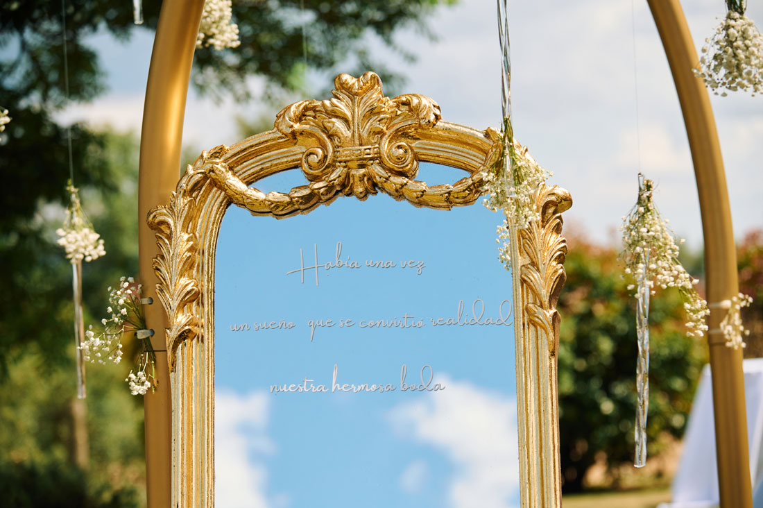 Detalle con espejo. Decoración para bodas árabes