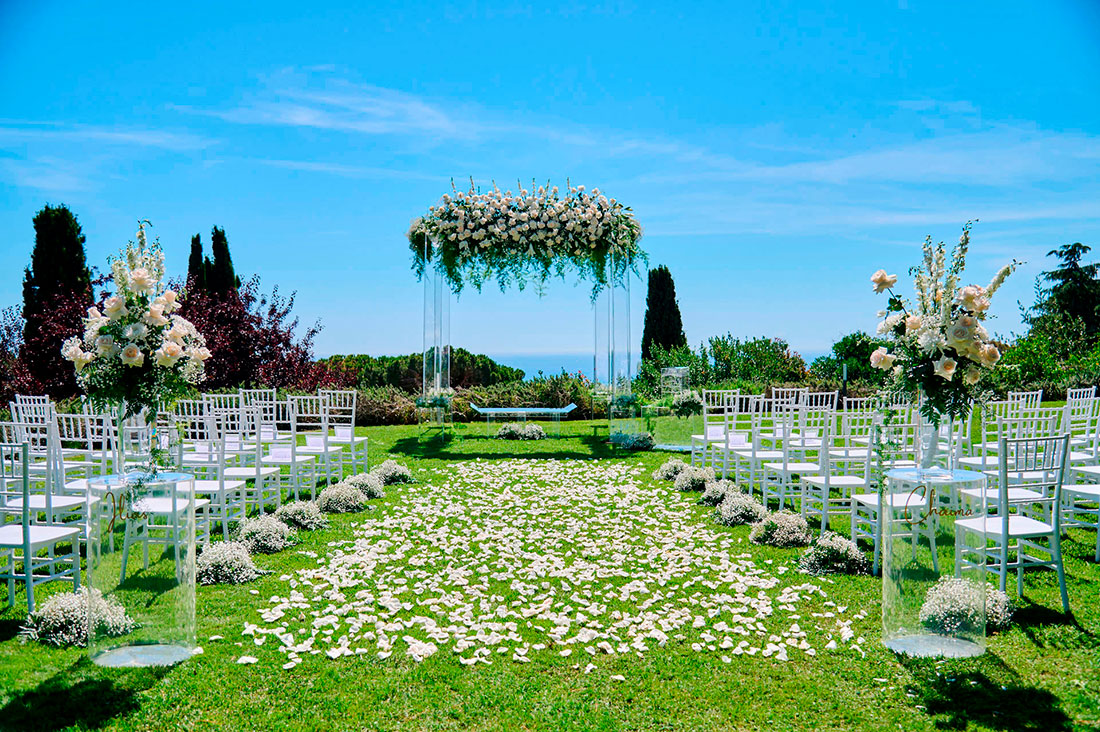 Altar de ceremonia de bodas al exterior Hikayat Events